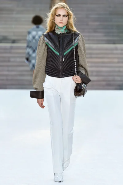 Look 24